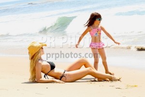 Tess Broussard and Daughter Ava Sighted at Malibu Beach on August 30, 2012